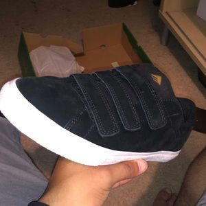 Emerica Omen Velcro size 9